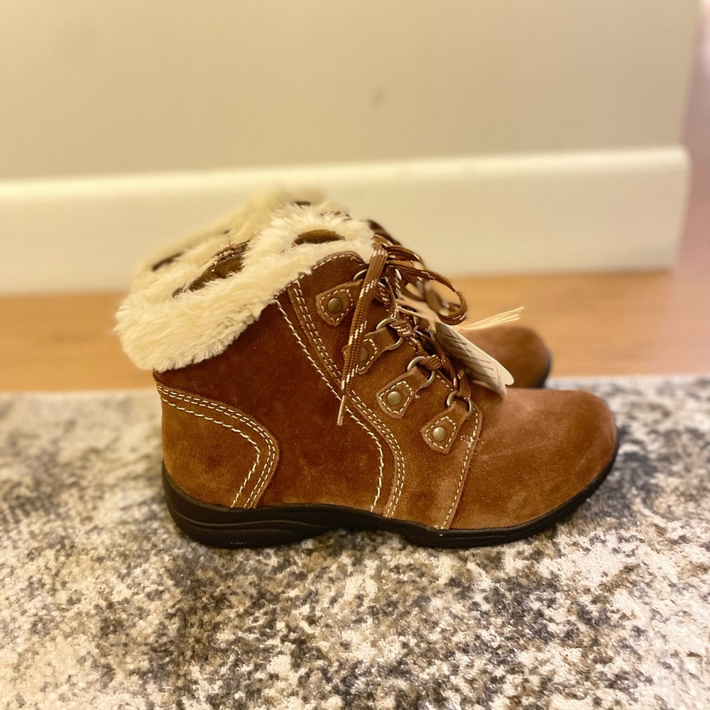 Earth Origins water resistant suede boot with fur size 8 new with tags